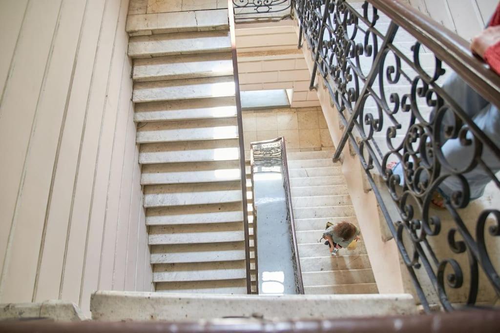 White Door Apartments Heart Of Odessa 1 Eksteriør billede